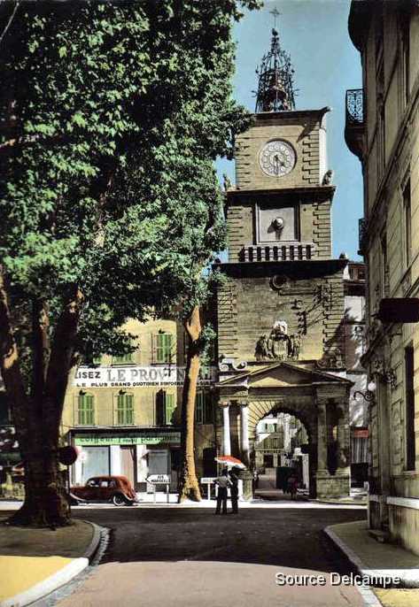 13 Salon de Provence La Porte Beffroi de l Horloge.jpg
